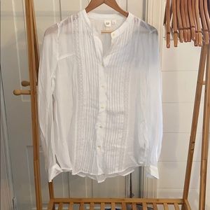 Gap size medium white button down top